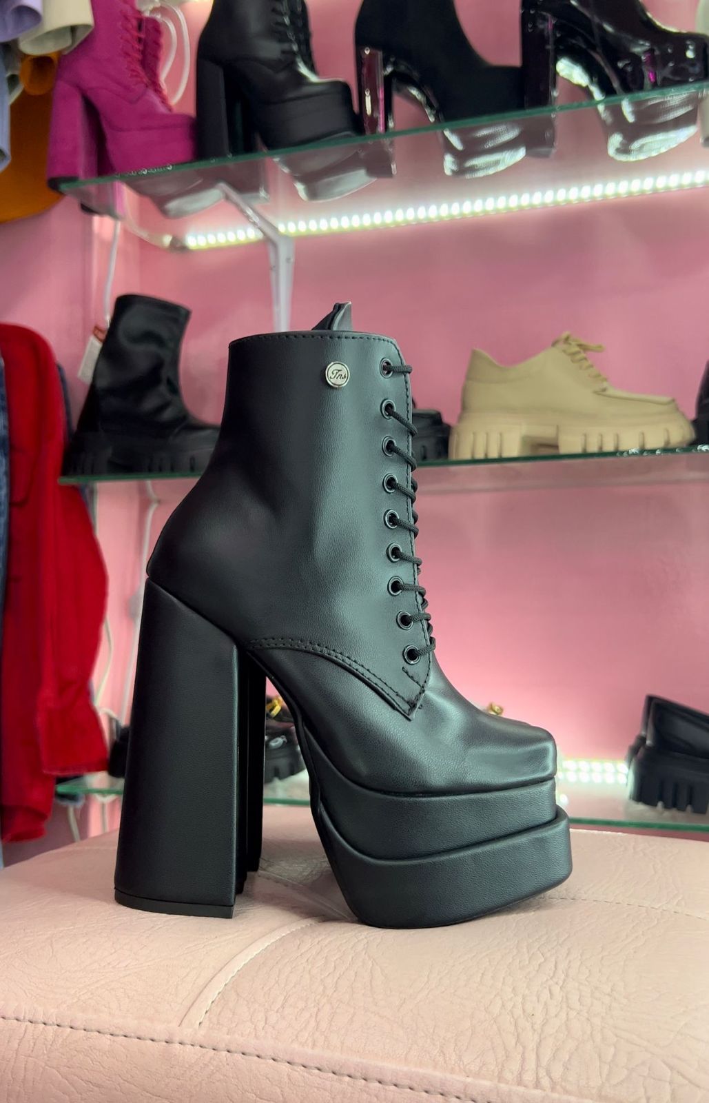 LONDON CORDONES | NEGRO - MATERIAL UN POCO MALTRATADO