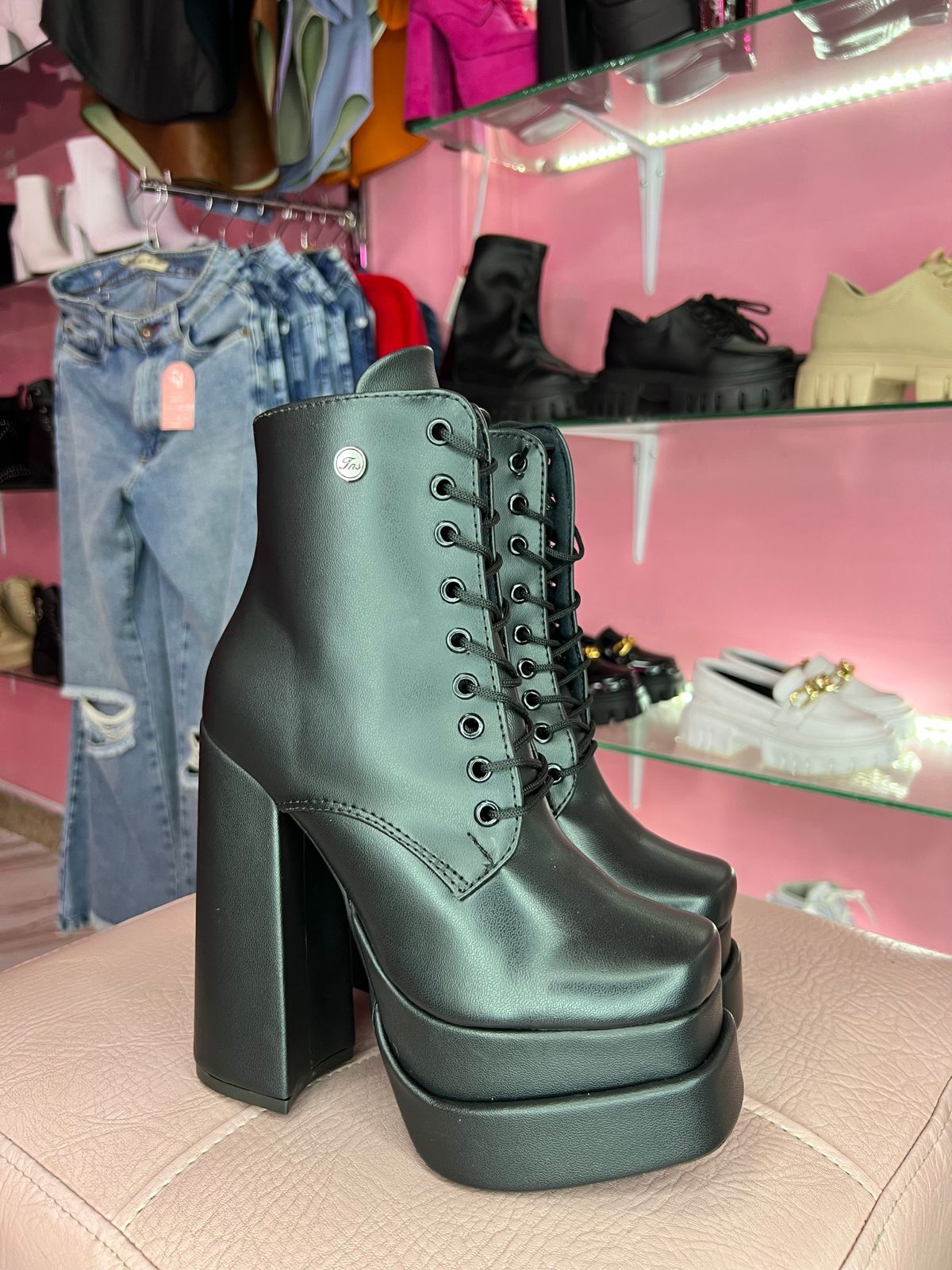 LONDON CORDONES | NEGRO - MATERIAL UN POCO MALTRATADO