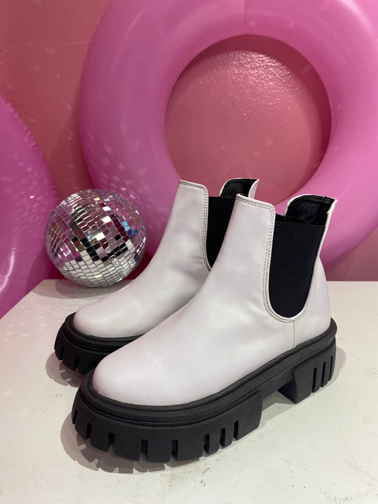 MILFORD RESORTE BLANCA SUELA NEGRO |PROMO