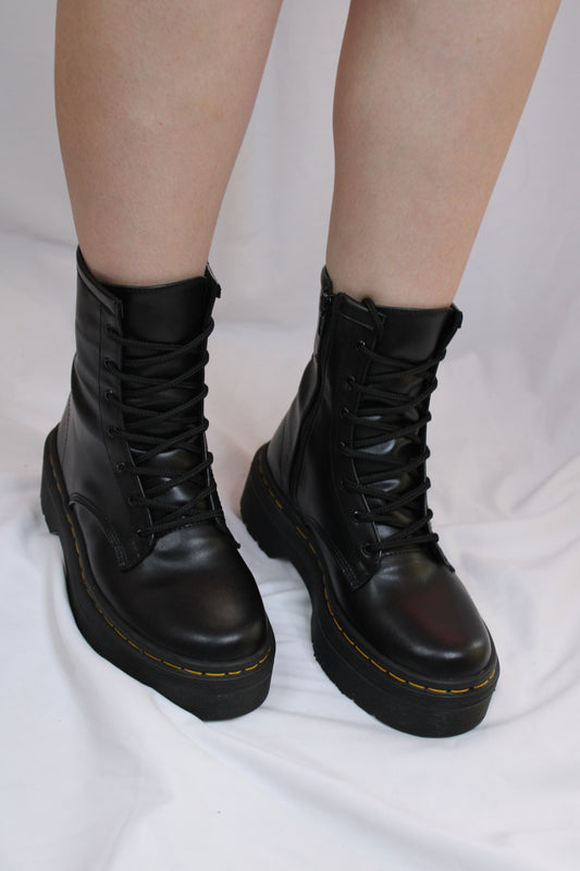 JADE CON PLATAFORMA | HILO AMARILLO OJAL NEGRO