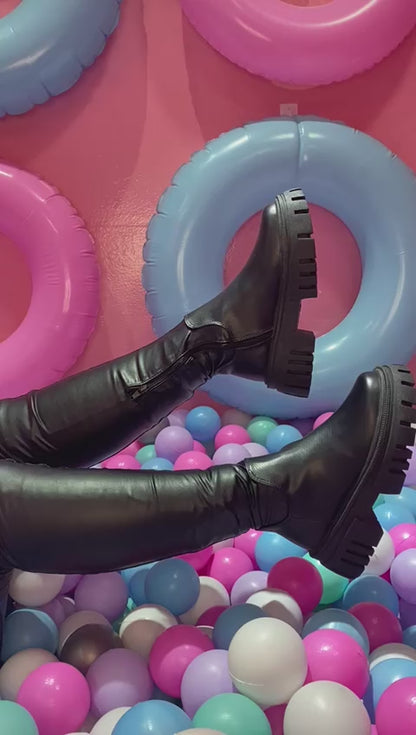 MILFORD LICRADAS | NEGRAS